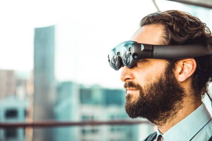 Top 5 Metaverse Applications to Consider in 2023